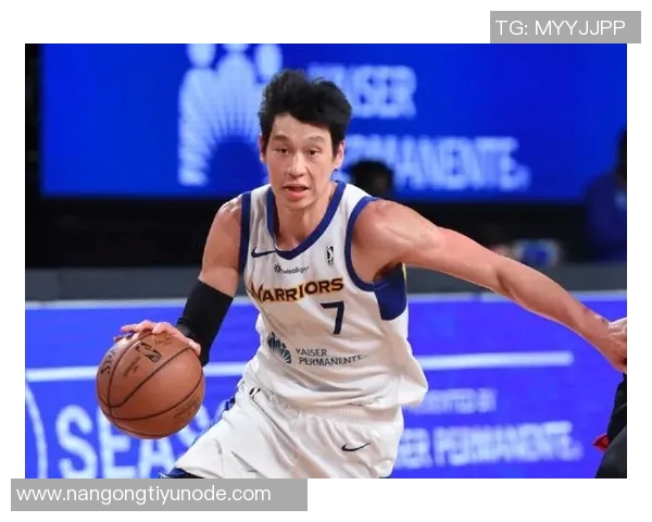 卡梅隆托马斯表现亮眼16分钟内贡献8分2板4助引关注